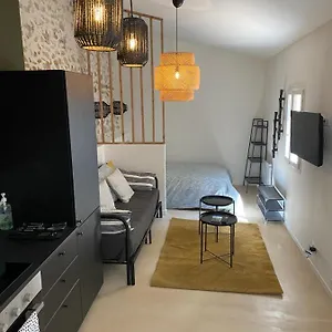 Petite Maison Typique De Marseille